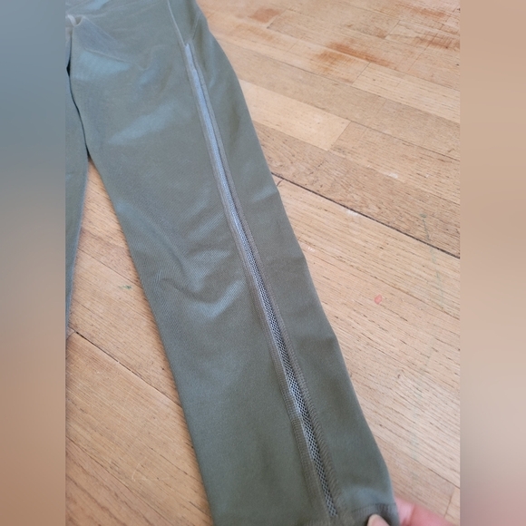 Aerie,  High-Waisted Chill Play‎ Move Leggings, Sage Green , Size Medium - Picture 3 of 7